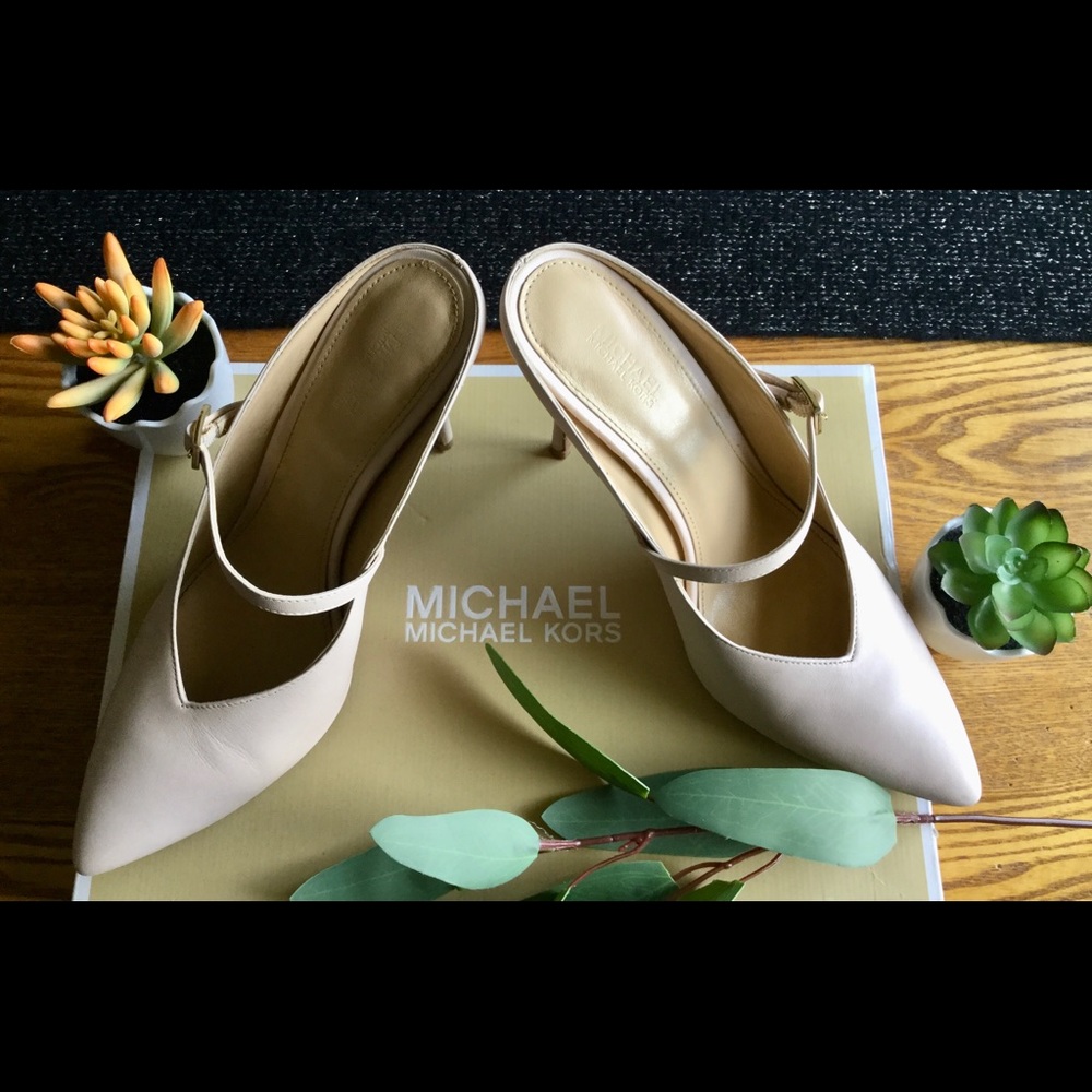 MICHAEL KORS NUDE PINK HEELS